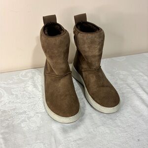 ECCO Women’s Ukiuk Mid Boots